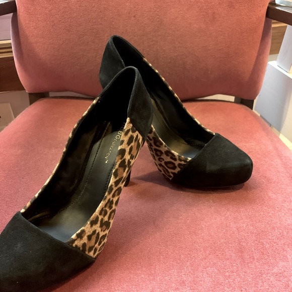 Beautiful cheetah print BCBG suede pumps - Picture 1 of 3